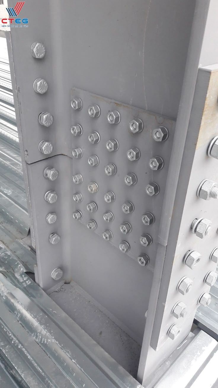 Bulong cánh chuồn inox 304 là gì? Cấu tạo đặc biệt cho việc tháo lắp bằng tay