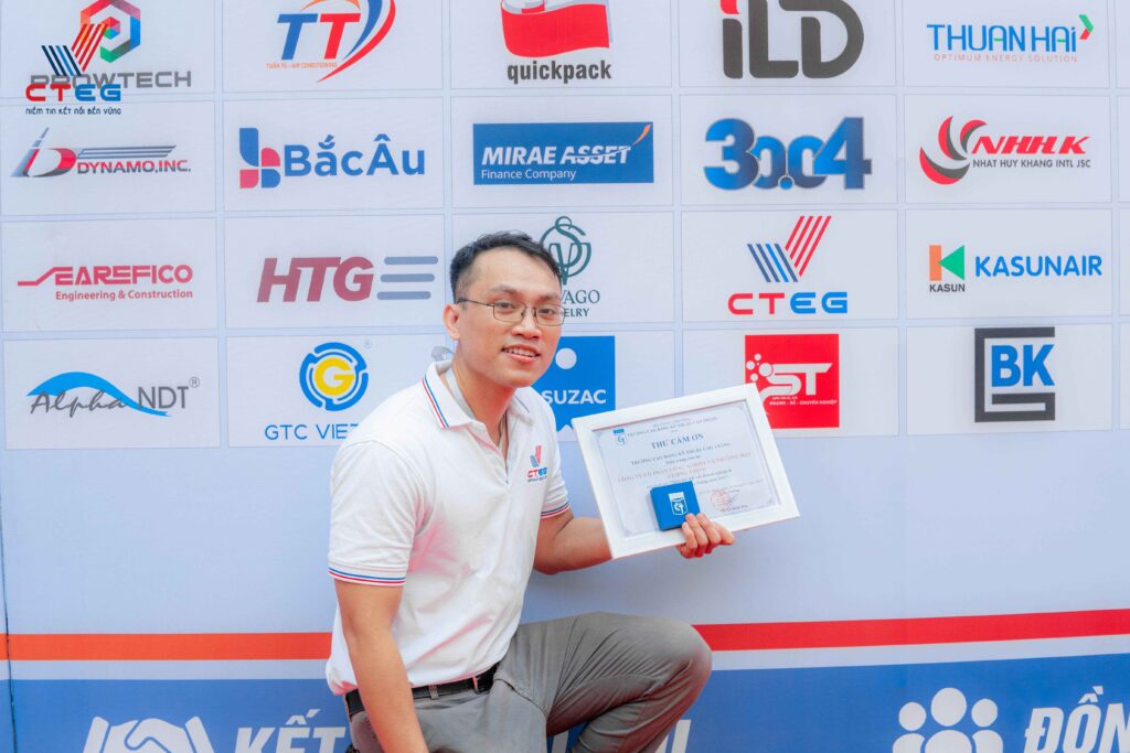 Ngay hoi tuyen dung (10)