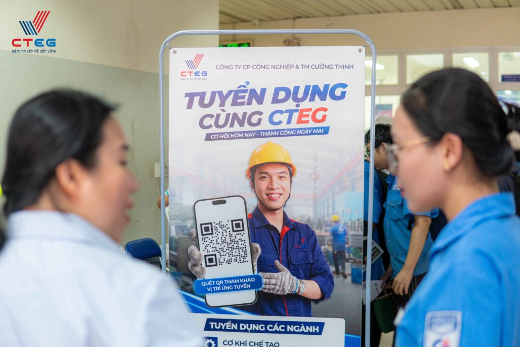 Ngay hoi tuyen dung (2)