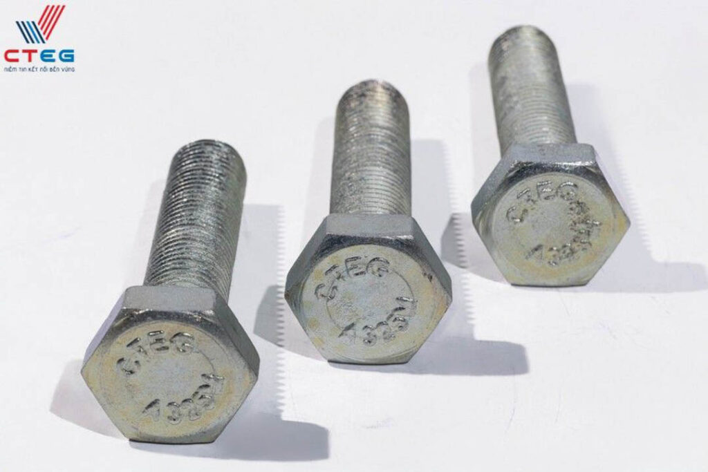 So sánh bulong inox 304 và bulong thép cường độ cao 10.9: Chống ăn mòn hay chịu lực?